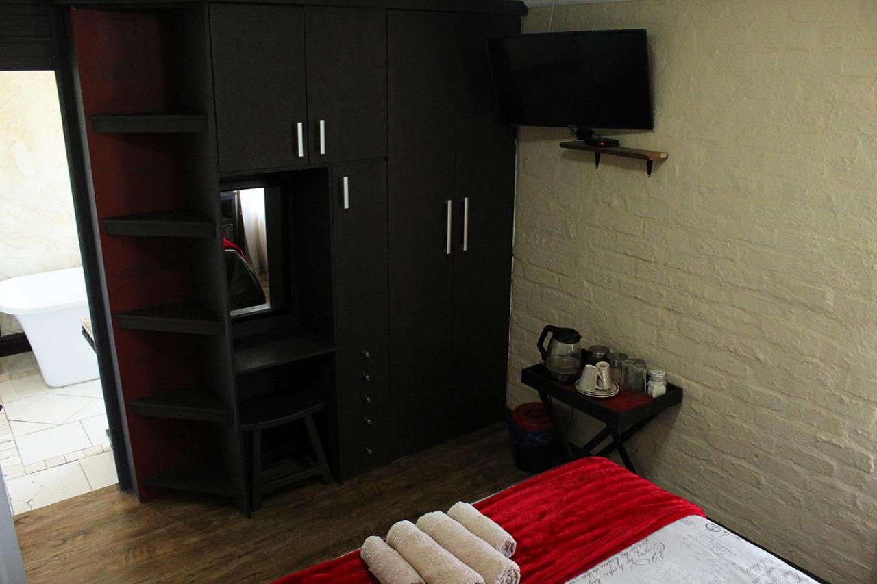 דרבנוויל African Adventures Accommodation מראה חיצוני תמונה